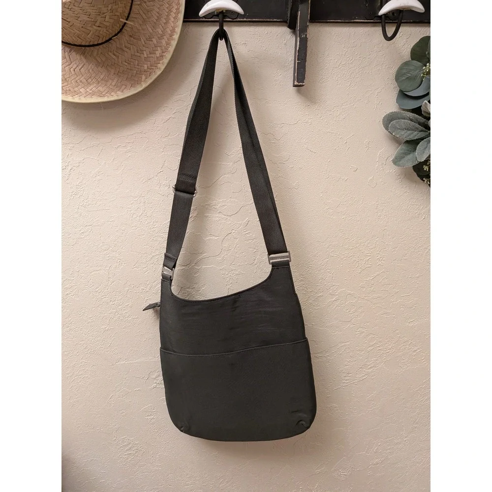 Baggallini Gray Nylon Crossbody Bag With Multiple Zip Pockets‎ Detachable Pouch